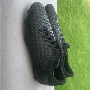 Black nike hyperveno cleats